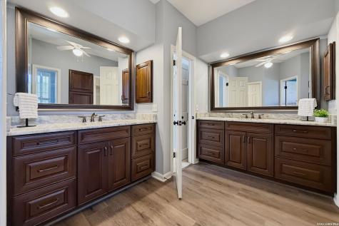 120 Merry Trail Hollywood Park TX 78232