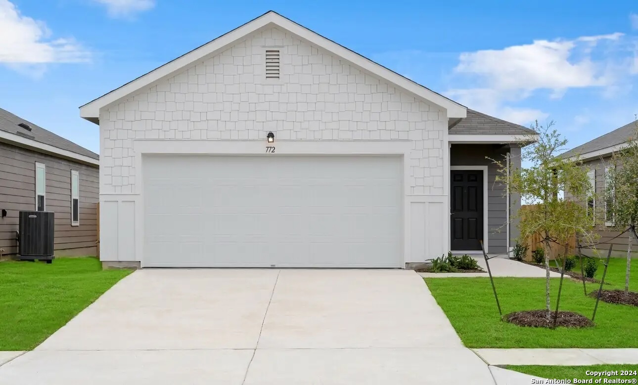 1113 King Eider Adkins TX 78101
