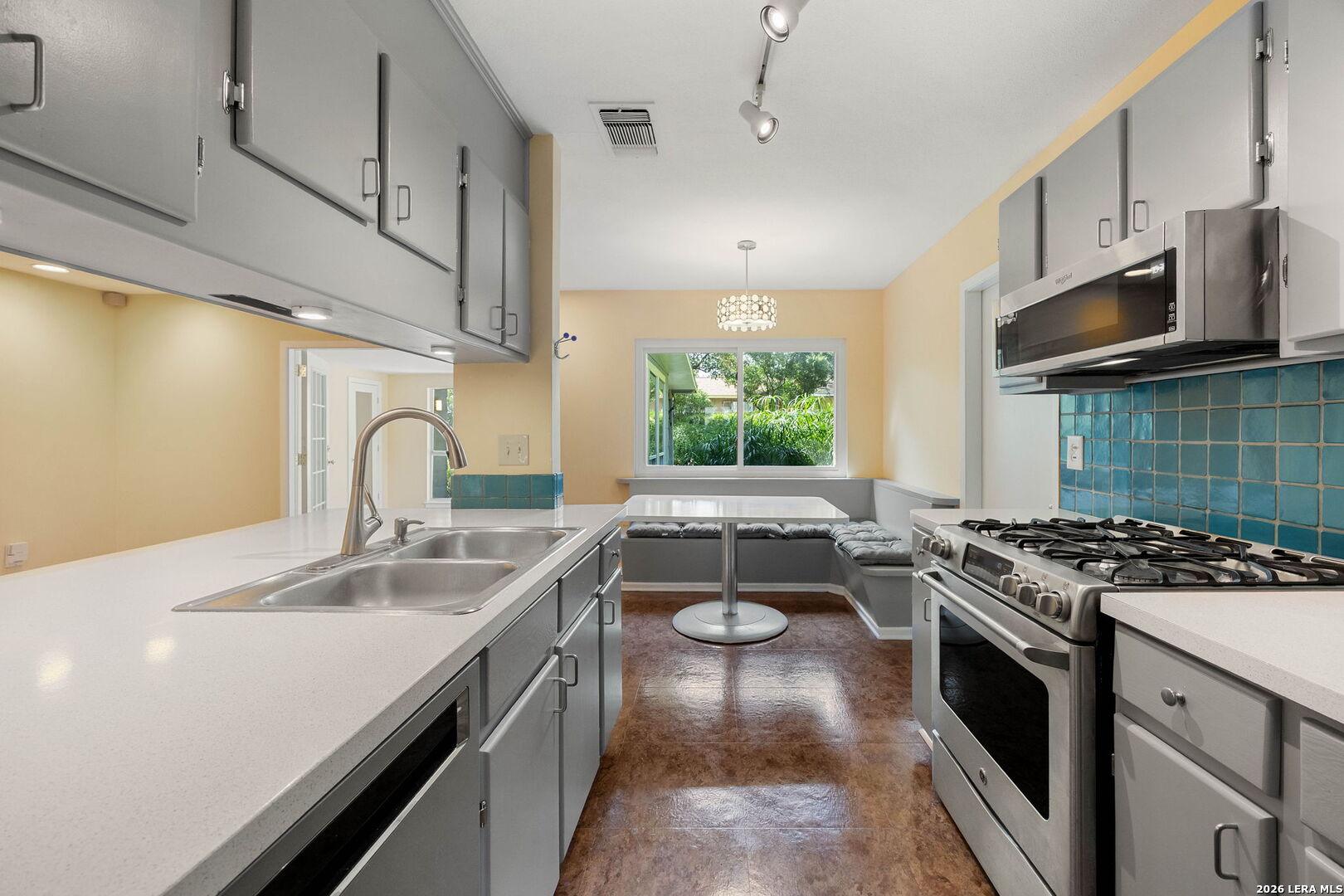 4202 Flint Hill San Antonio TX 78230