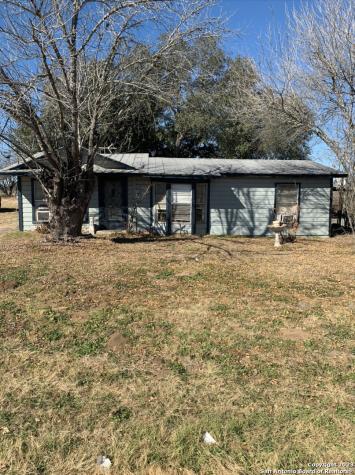 1925 Standish Street Floresville TX 78114