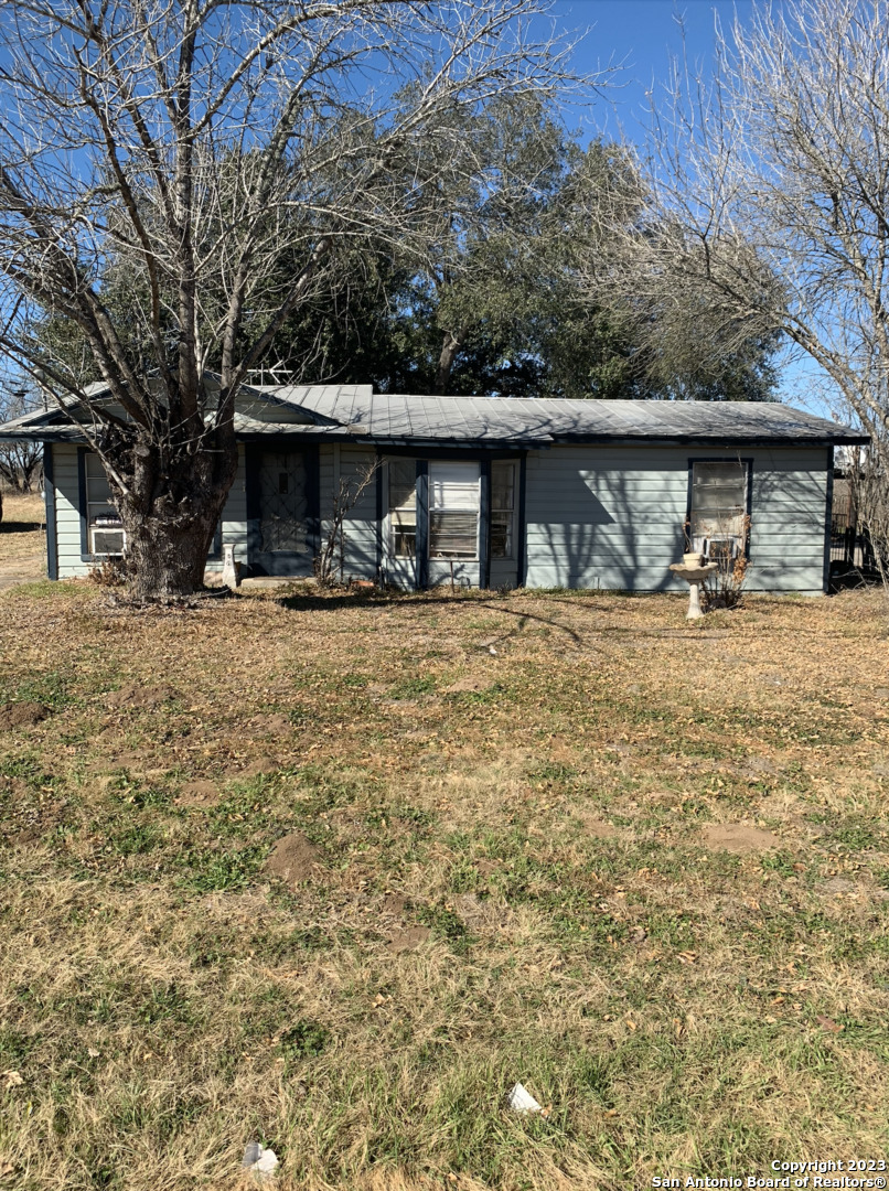 1925 Standish Street Floresville TX 78114