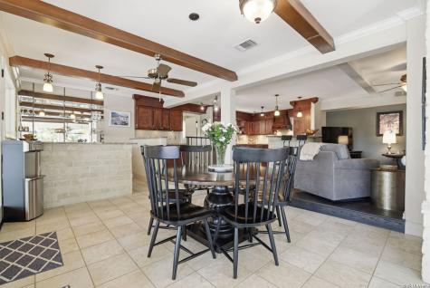 301 Squires Row Castle Hills TX 78213