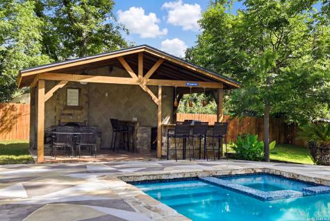 301 Squires Row Castle Hills TX 78213