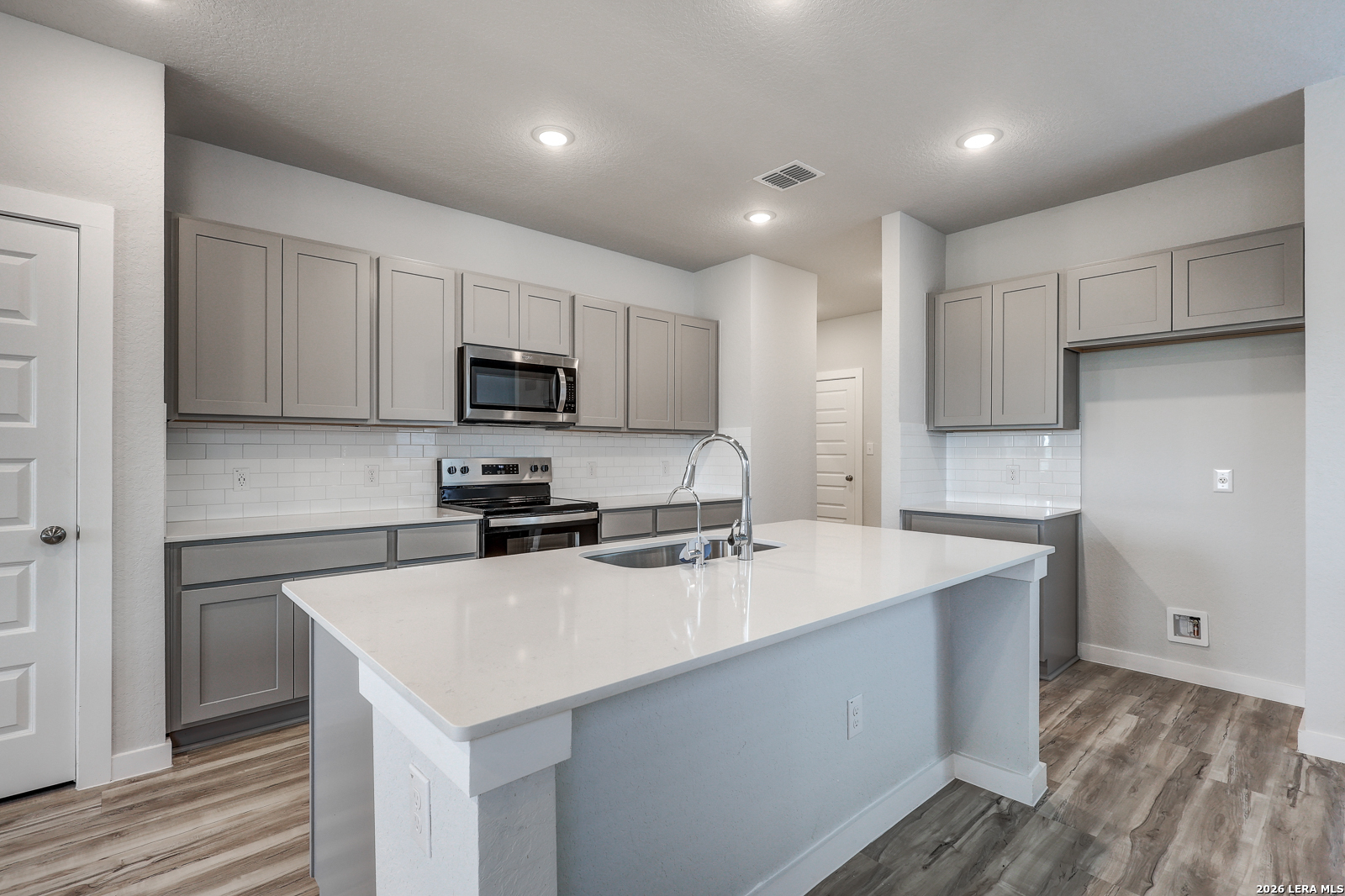 9946 Chavaneaux Landing San Antonio TX 78221