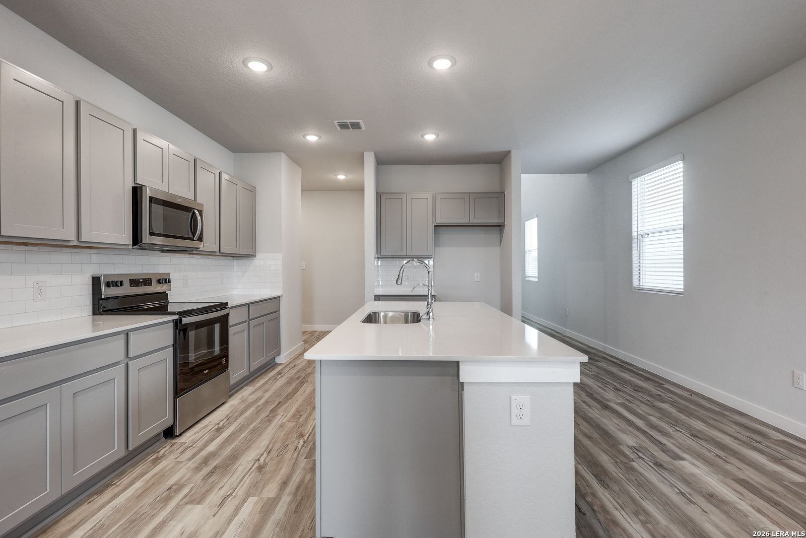 9946 Chavaneaux Landing San Antonio TX 78221