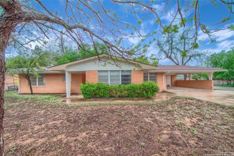 906 E Colorado Street Pearsall TX 78061