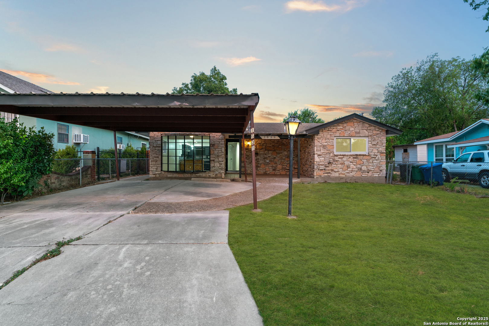 1638 W Ashby Place San Antonio TX 78201