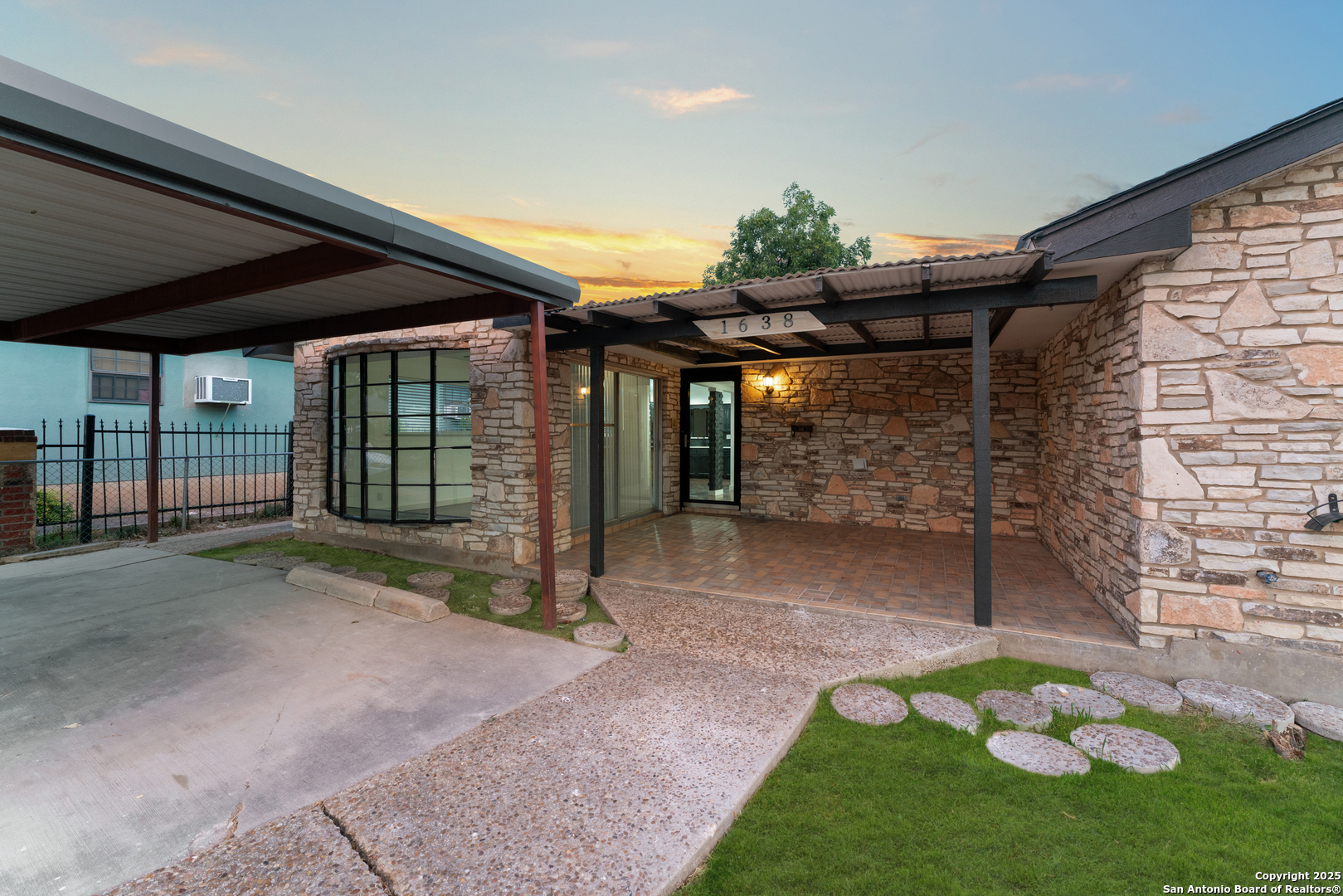 1638 W Ashby Place San Antonio TX 78201