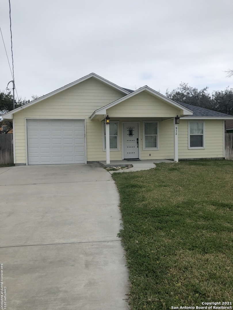 912 S Verne Street Rockport TX 78382