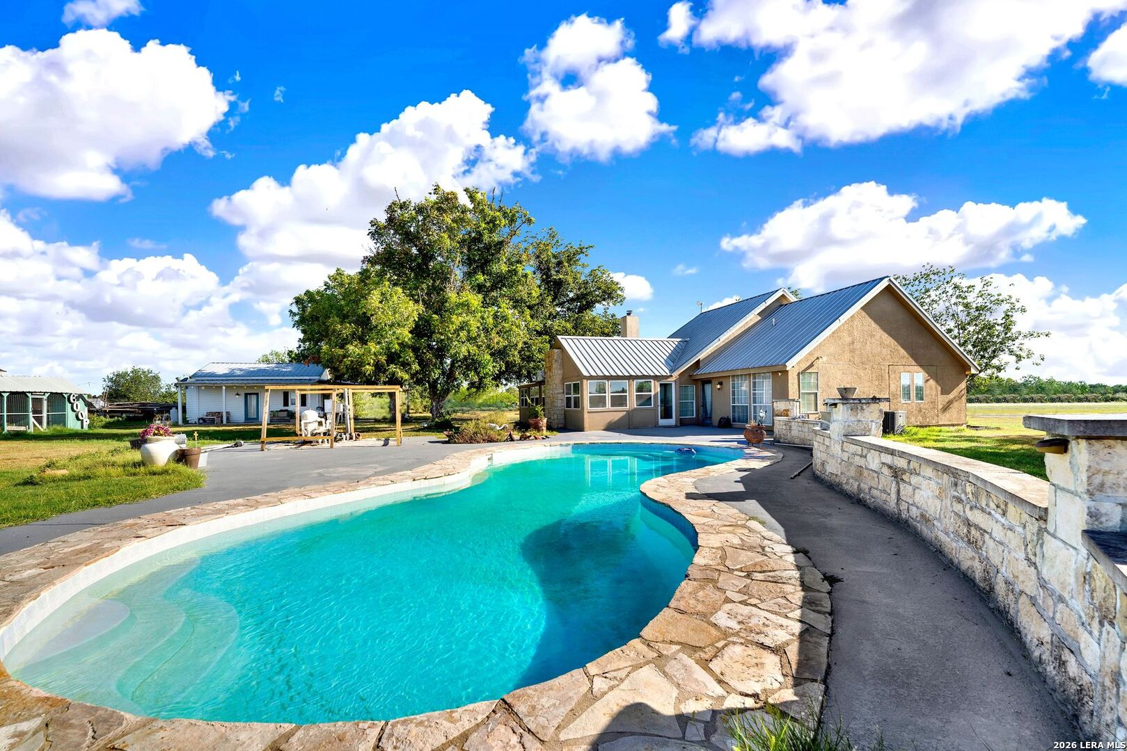 1466 County Road 456 Hondo TX 78861