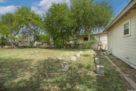 332 S Chiltipin Street Sinton TX 78387