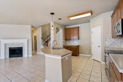 1305 James Cook Windcrest TX 78239