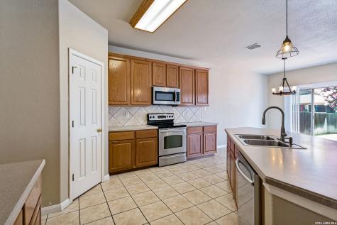 1305 James Cook Windcrest TX 78239