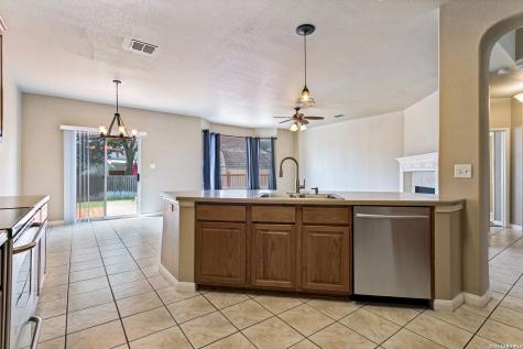 1305 James Cook Windcrest TX 78239