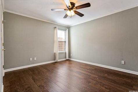 1305 James Cook Windcrest TX 78239