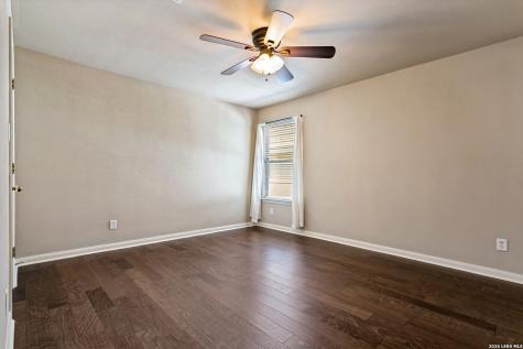1305 James Cook Windcrest TX 78239