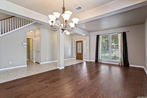 1305 James Cook Windcrest TX 78239