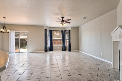 1305 James Cook Windcrest TX 78239