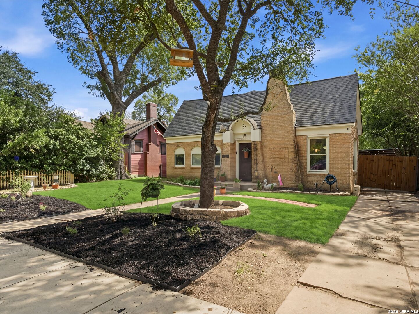 2024 W Summit Avenue San Antonio TX 78201