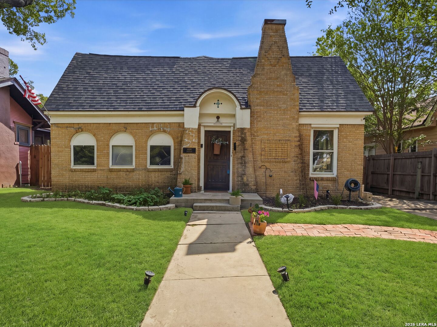 2024 W Summit Avenue San Antonio TX 78201