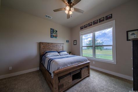 1188 County Road 328 Adkins TX 78101