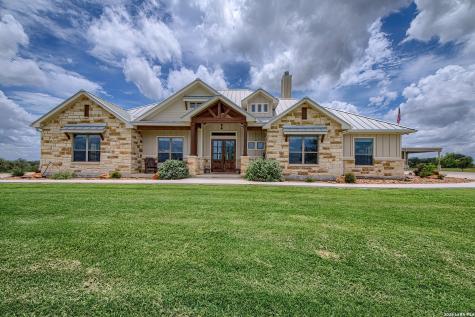 1188 County Road 328 Adkins TX 78101