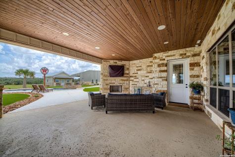 1188 County Road 328 Adkins TX 78101