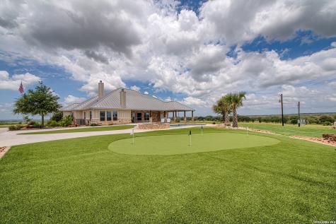 1188 County Road 328 Adkins TX 78101