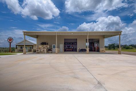 1188 County Road 328 Adkins TX 78101
