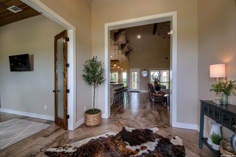 1188 County Road 328 Adkins TX 78101
