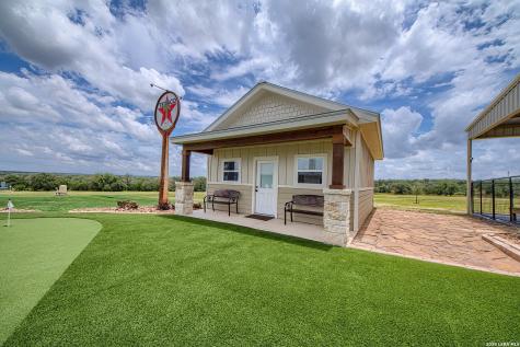1188 County Road 328 Adkins TX 78101