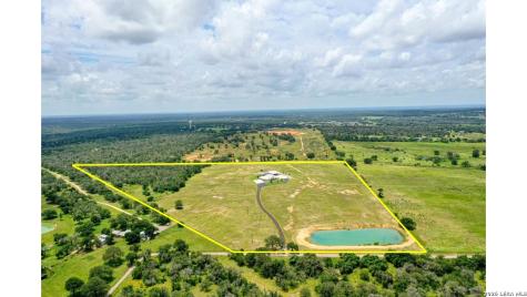 1188 County Road 328 Adkins TX 78101