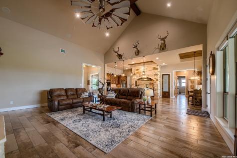 1188 County Road 328 Adkins TX 78101