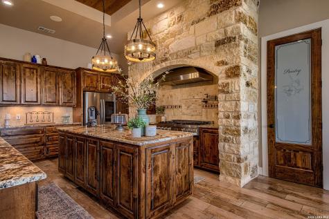 1188 County Road 328 Adkins TX 78101