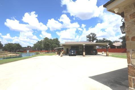 157 Bucks Lane La Vernia TX 78121