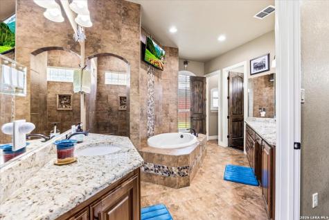 157 Bucks Lane La Vernia TX 78121