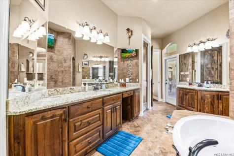 157 Bucks Lane La Vernia TX 78121