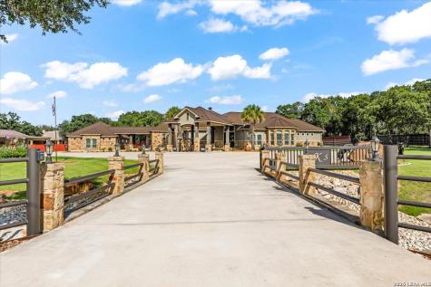 157 Bucks Lane La Vernia TX 78121