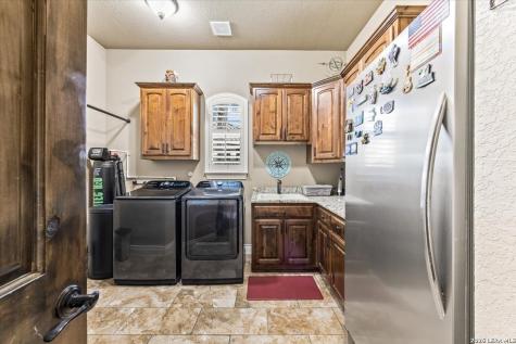 157 Bucks Lane La Vernia TX 78121