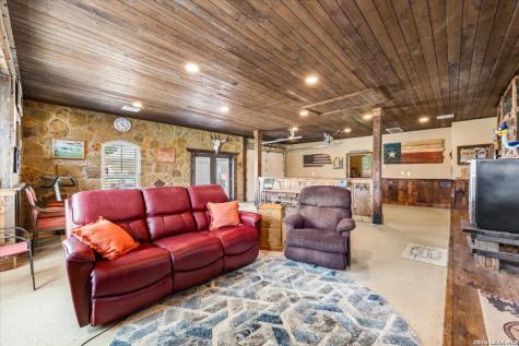 157 Bucks Lane La Vernia TX 78121