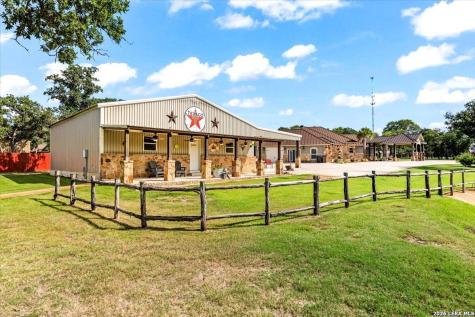 157 Bucks Lane La Vernia TX 78121