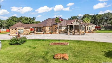 157 Bucks Lane La Vernia TX 78121