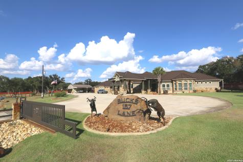 157 Bucks Lane La Vernia TX 78121
