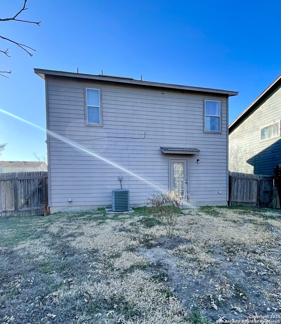 910 Absolon Farm San Antonio TX 78228