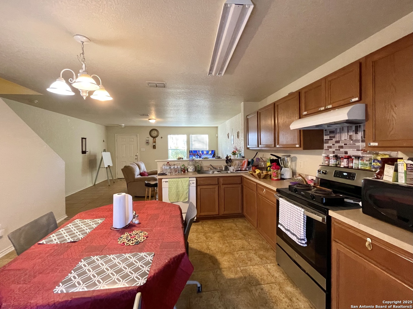 910 Absolon Farm San Antonio TX 78228