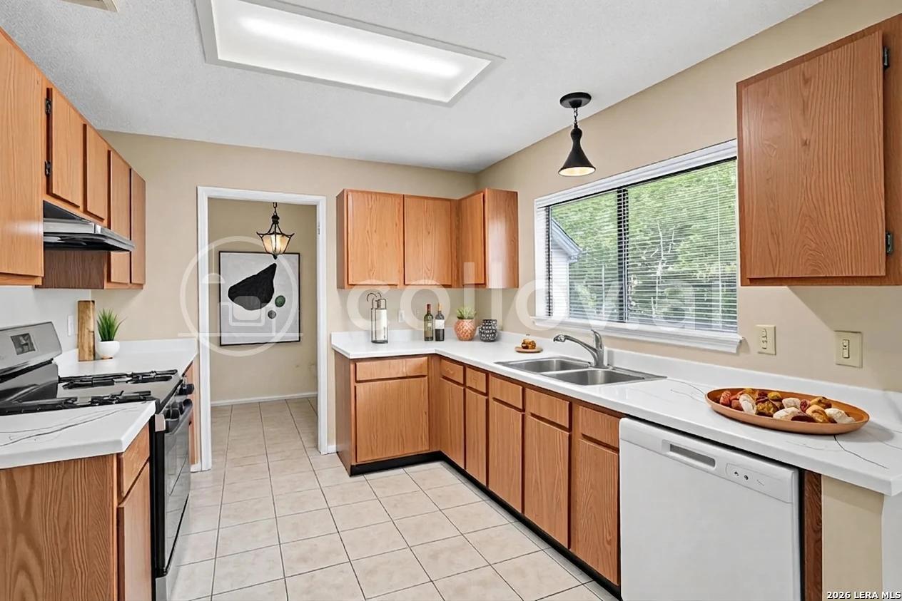 7911 Oval Meadows San Antonio TX 78244