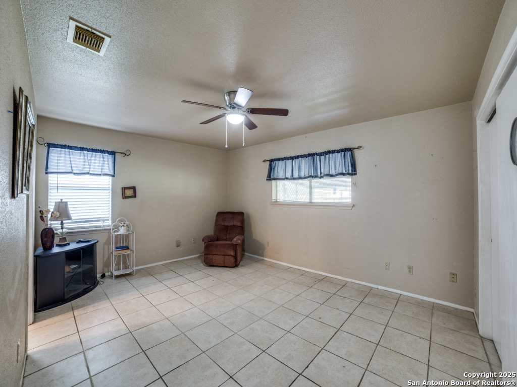 341 Oriente Pleasanton TX 78064