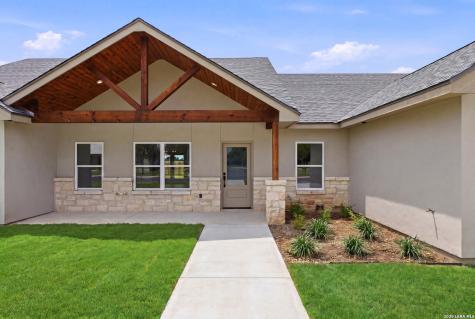 617 34th Street Hondo TX 78861