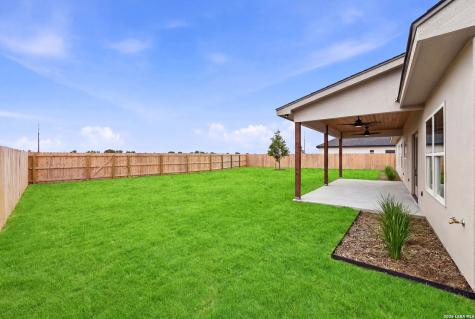 617 34th Street Hondo TX 78861