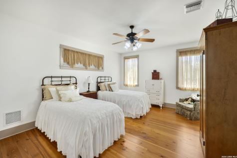 114 Turnberry San Antonio TX 78230